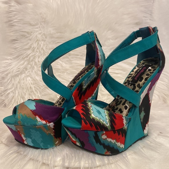 Dollhouse Mayans multi colored platform wedges - Picture 2 of 13